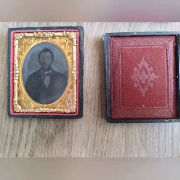 1800s Leather and Velvet Photos - Picture 6 of 9